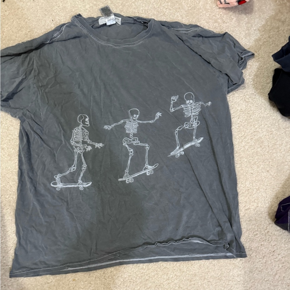 Urban Outfitters Gray Short Sleeve Tee with Skateboard Graphic